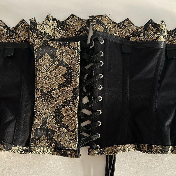 Heavy Red • Alice en Splendeur Dément - Gold & Red Brocade Heart Corset Sz Large - Picture 13 of 17